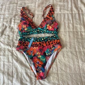 Bathing suit from popvil! Brand new with tags! Never worn! Size medium!